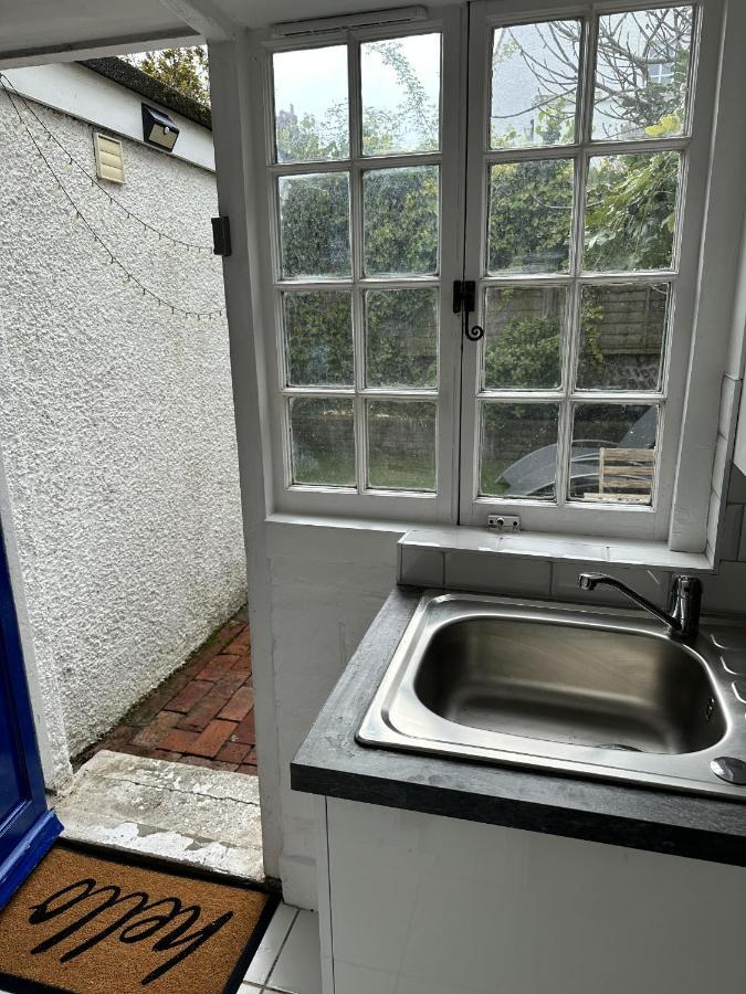 Amazing Apartment, Private Garden, Off Street Parking * Hove