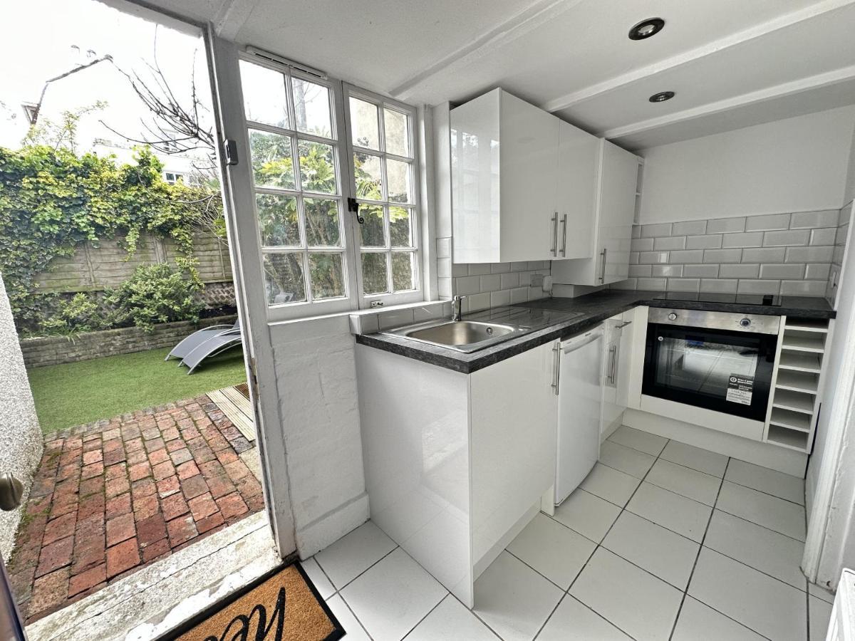 Amazing Apartment, Private Garden, Off Street Parking Hove