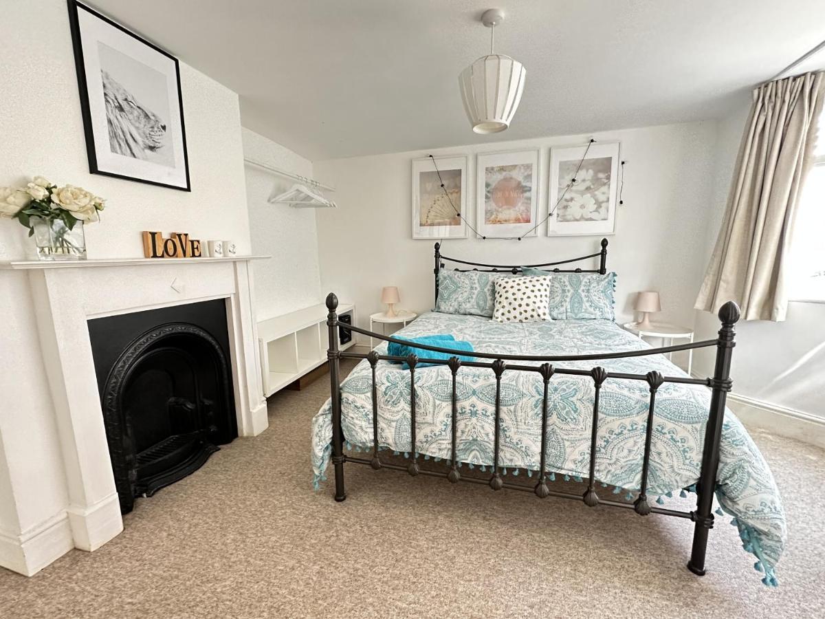 Amazing Apartment, Private Garden, Off Street Parking *