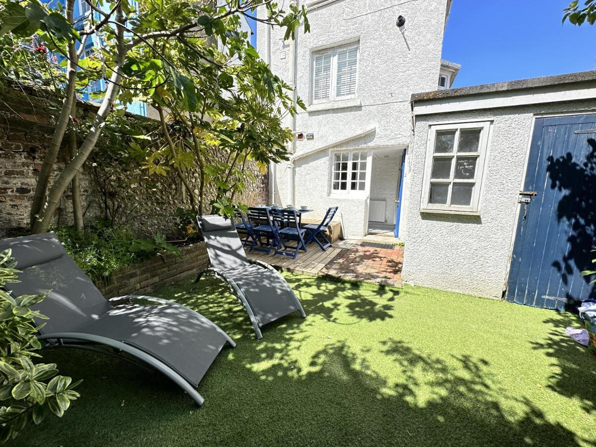 Apartment Amazing Apartment, Private Garden, Off Street Parking