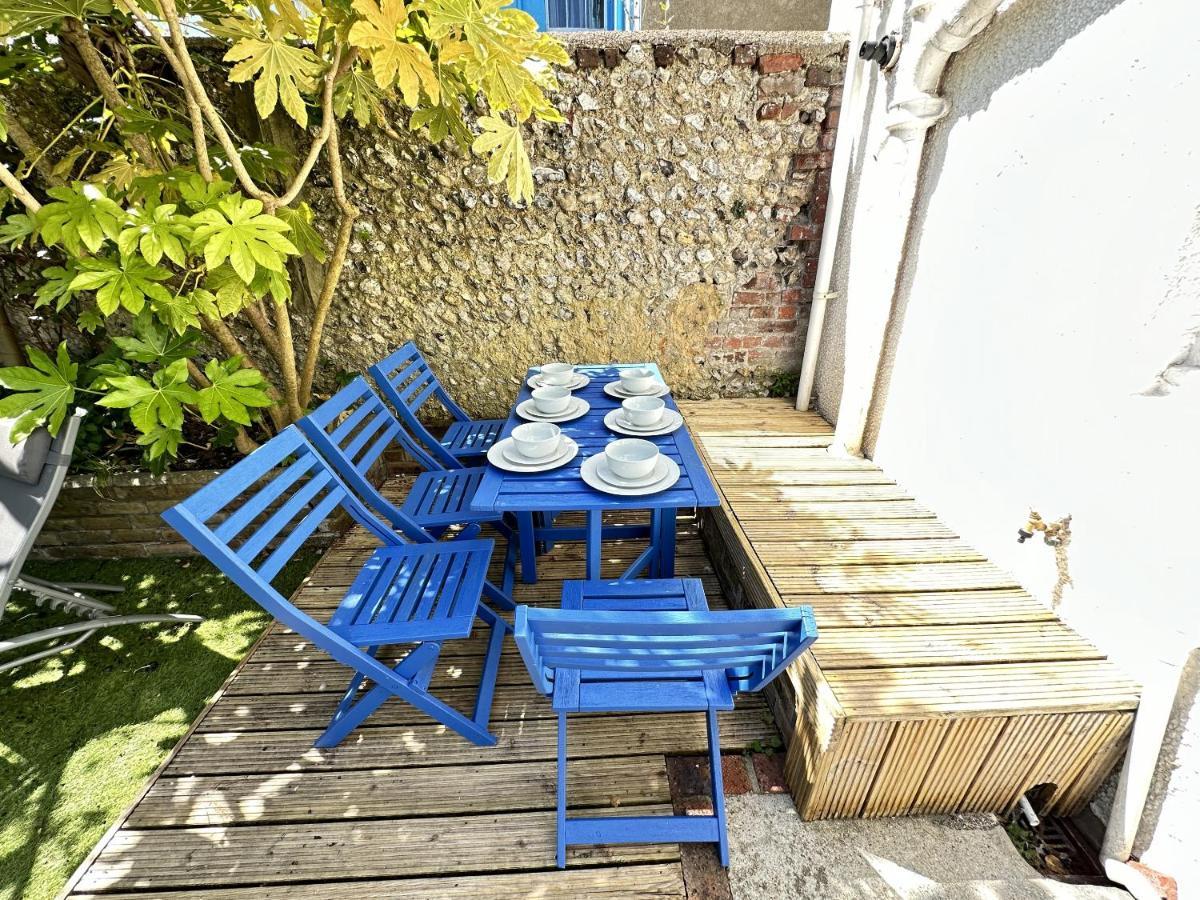 Amazing Apartment, Private Garden, Off Street Parking *