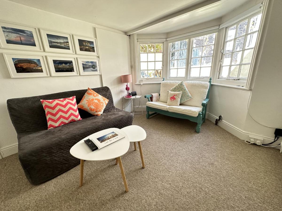 Amazing Apartment, Private Garden, Off Street Parking